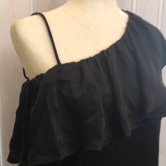 AQUA Black sateen symmetrical ruffle blouse Medium - Picture 4 of 8